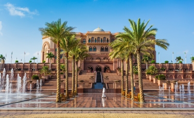 Kempinski Emirates Palace Hotel in Abu Dhabi (Oleg Zhukov / stock.adobe.com)  lizenziertes Stockfoto 
Informations sur les licences disponibles sous 'Preuve des sources d'images'